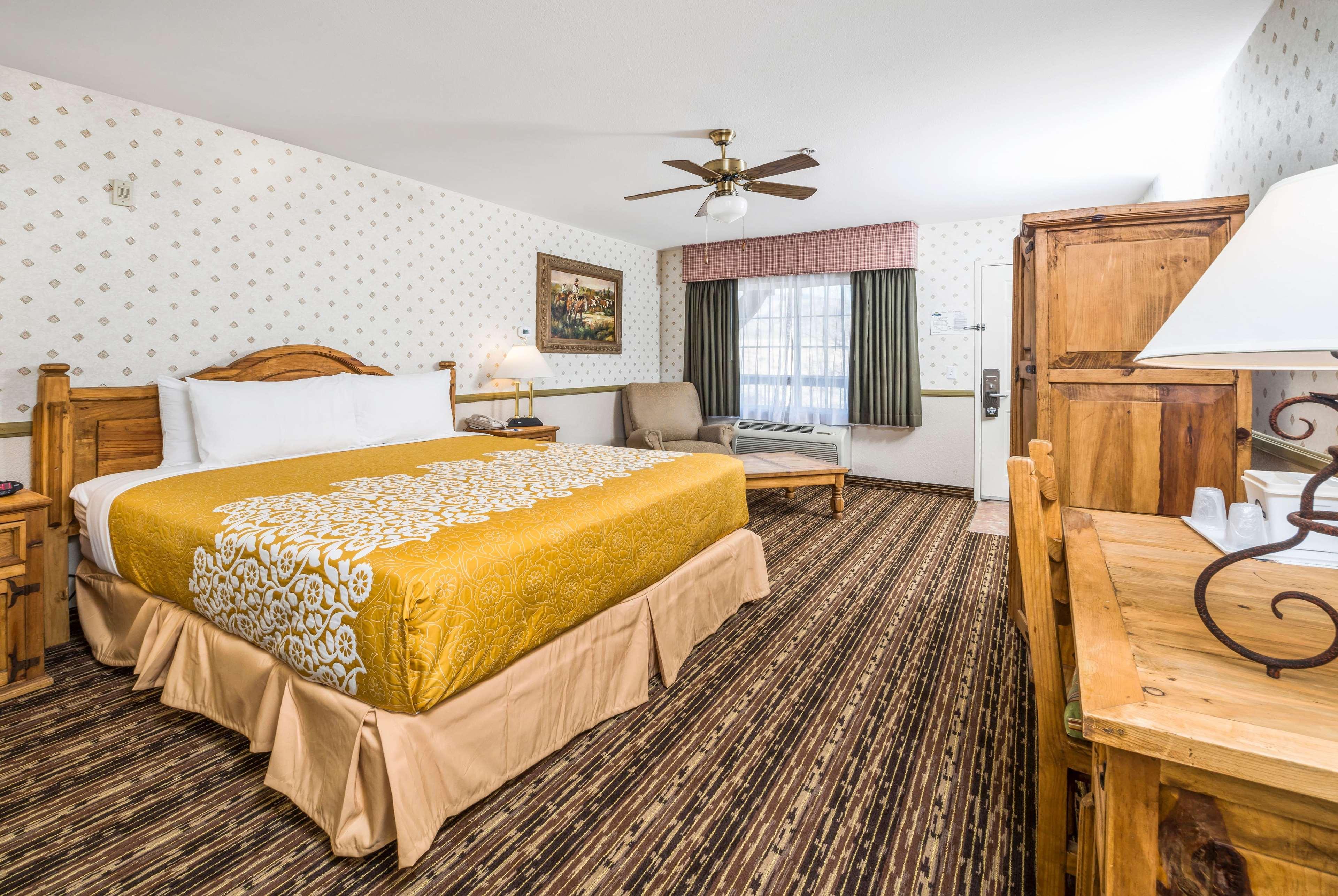 Days Inn By Wyndham Lebec Grapevine Exterior foto